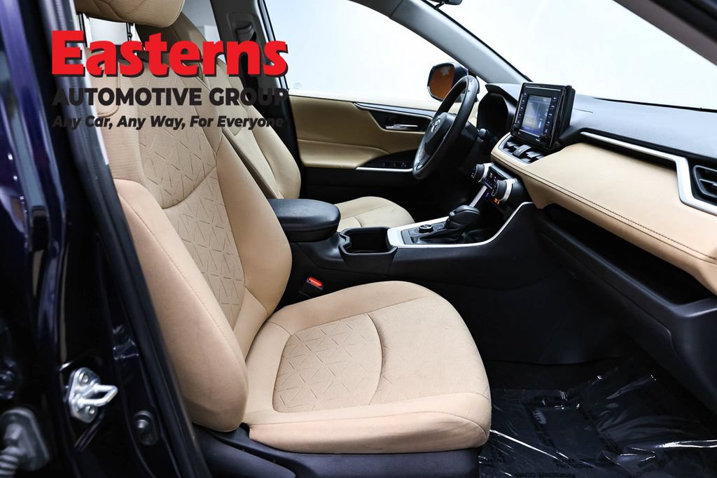 Used 2022 Toyota RAV4 XLE AWD/4WD image 24