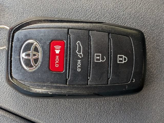 Used 2026 Toyota Highlander Platinum AWD/4WD image 32