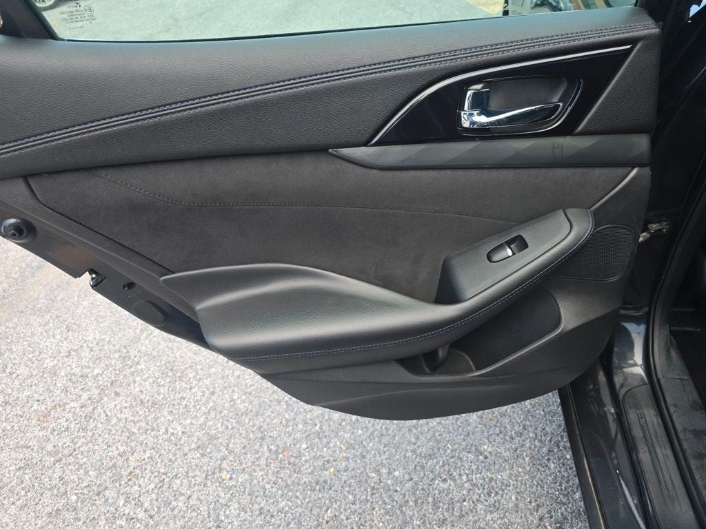 Used 2016 Nissan Maxima SR FWD image 12