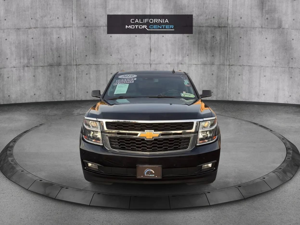 Used 2019 Chevrolet Suburban LT RWD image 2