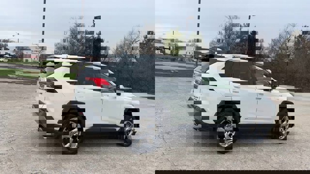 Used 2019 Toyota RAV4 Limited image 9