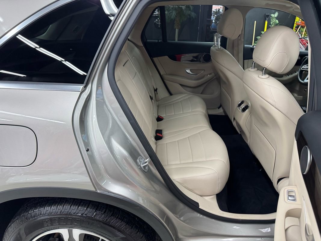 Used 2021 Mercedes-Benz GLC 300 4MATIC image 17