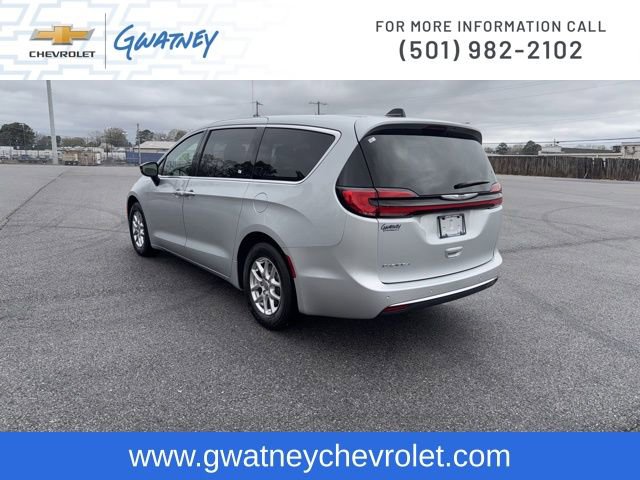 Used 2024 Chrysler Pacifica Touring-L image 7
