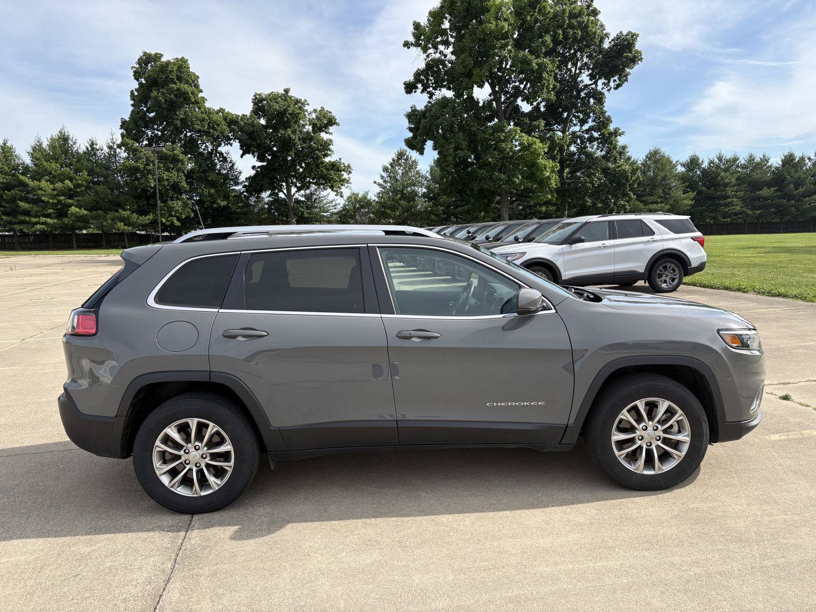 Used 2021 Jeep Cherokee Latitude Lux w/ Comfort/Convenience Group AWD/4WD image 26