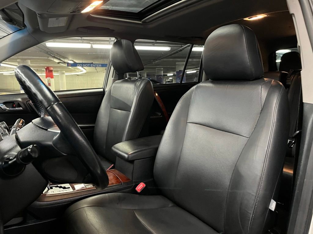 Used 2013 Toyota Highlander Limited AWD/4WD image 19