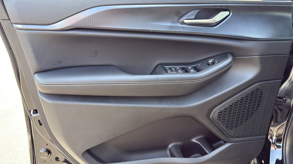 New 2025 Jeep Grand Cherokee Altitude image 19