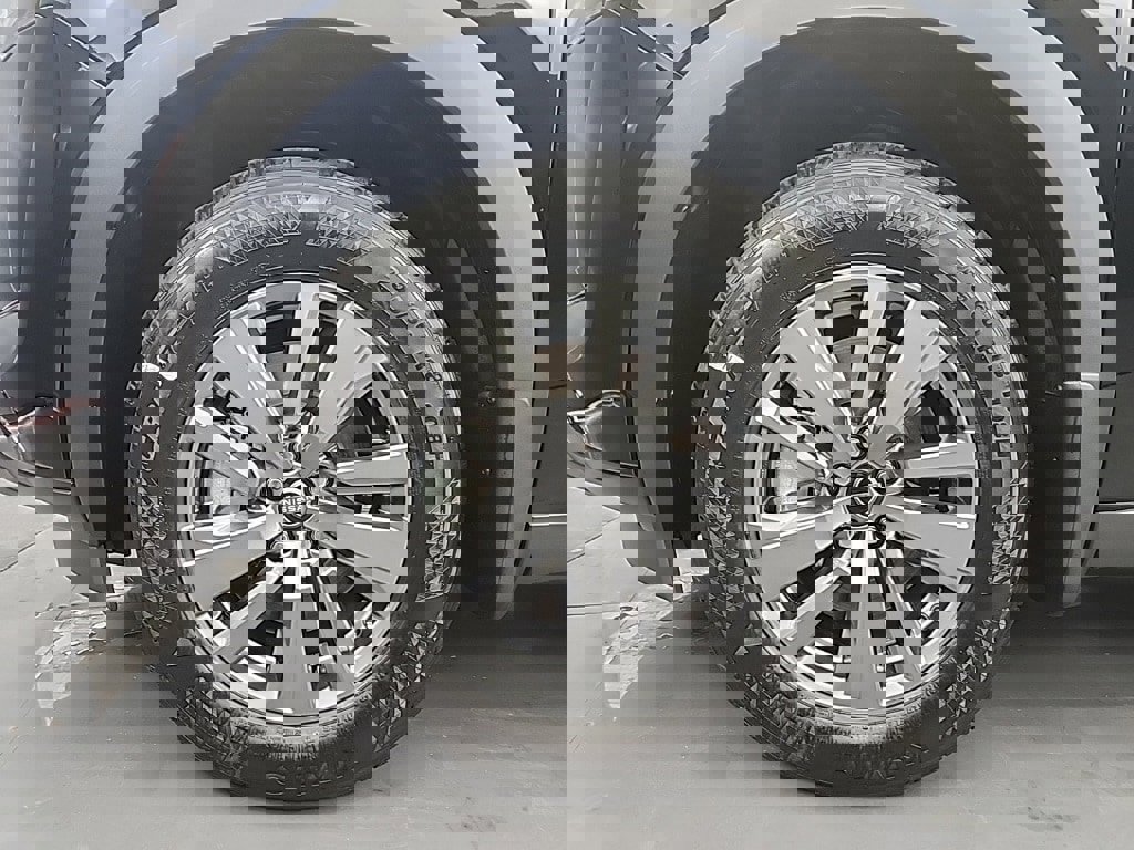 New 2025 Nissan Pathfinder S image 21