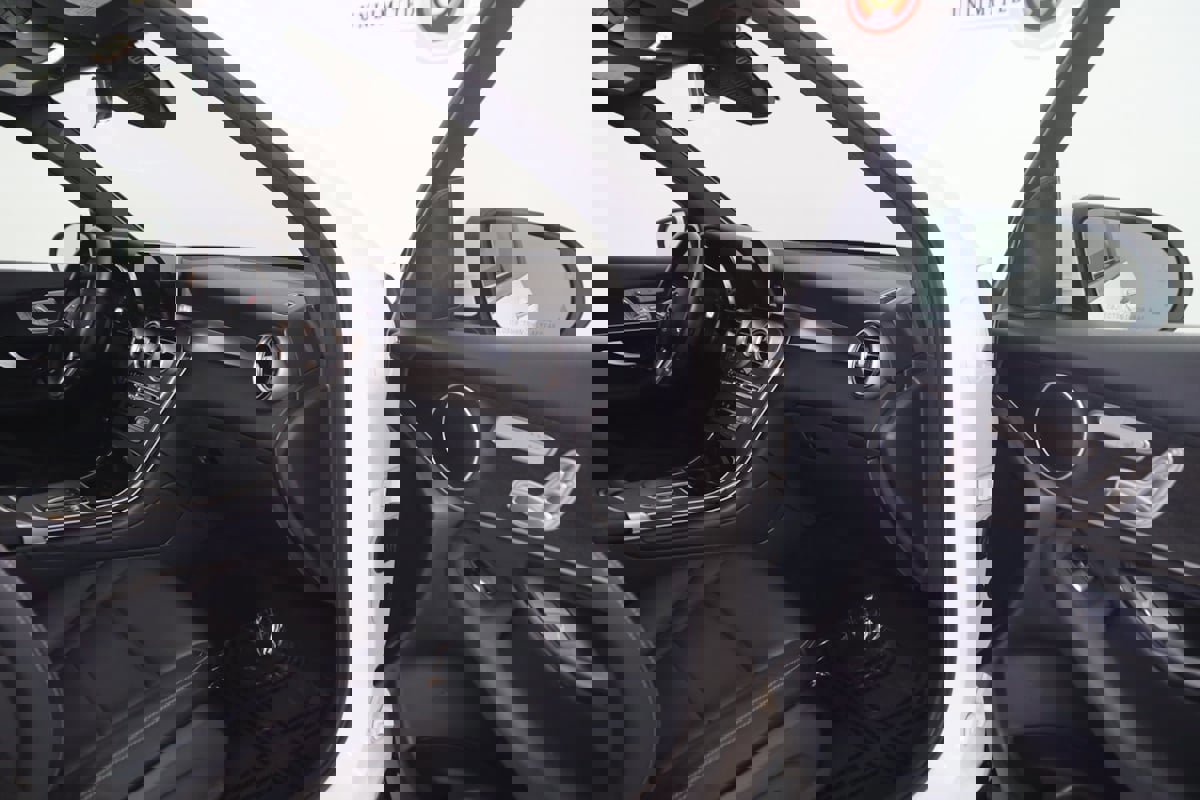 Used 2022 Mercedes-Benz GLC 300 4MATIC w/ Driver Assistance Package image 57