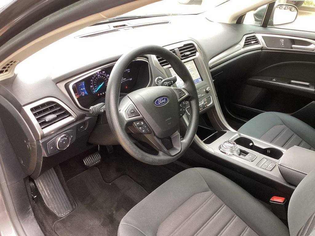 Used 2020 Ford Fusion SE FWD image 24