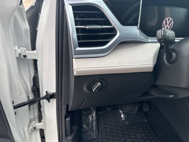 New 2025 Volkswagen Taos SE image 8