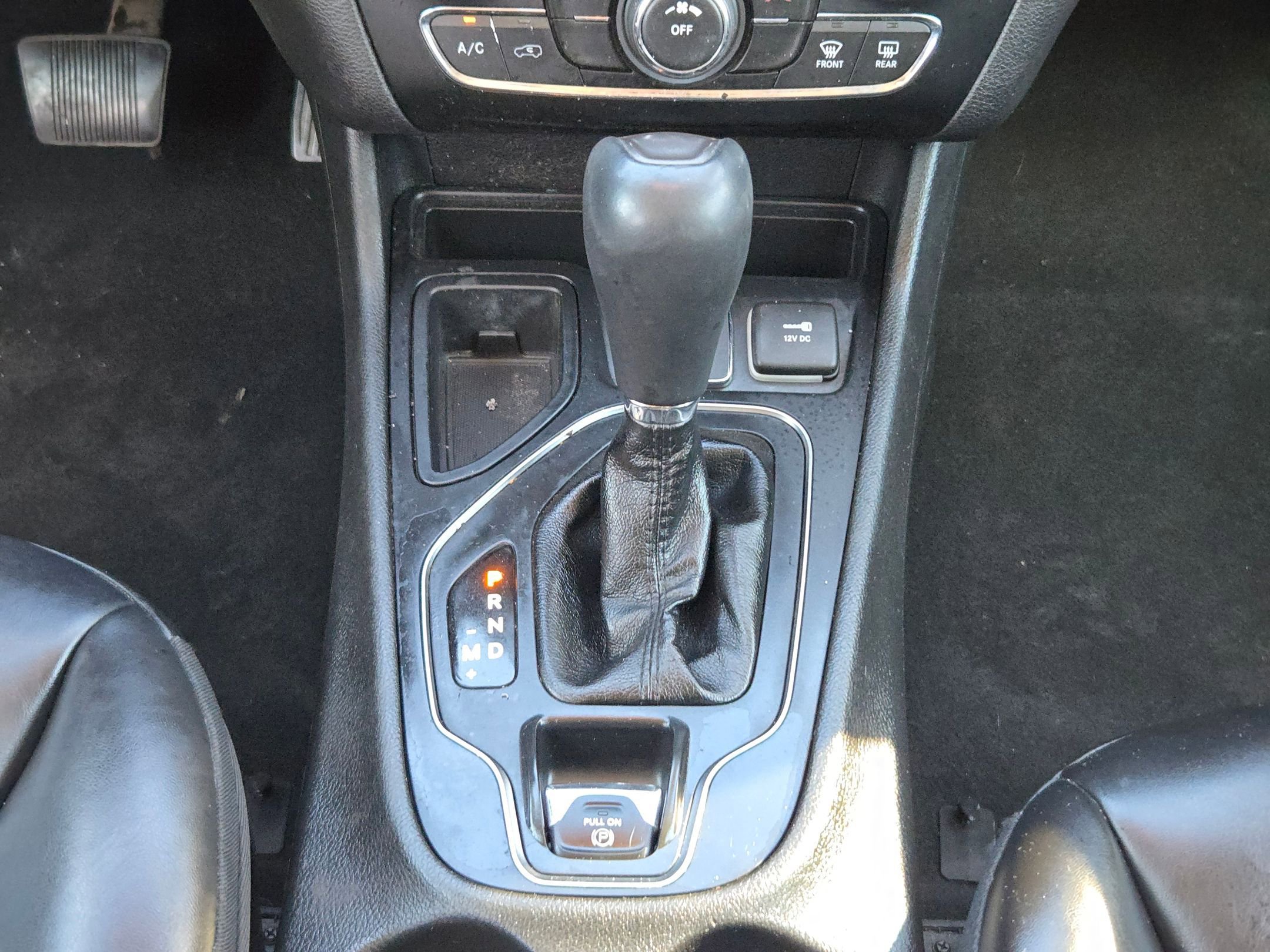Used 2019 Jeep Cherokee Latitude Plus FWD image 19