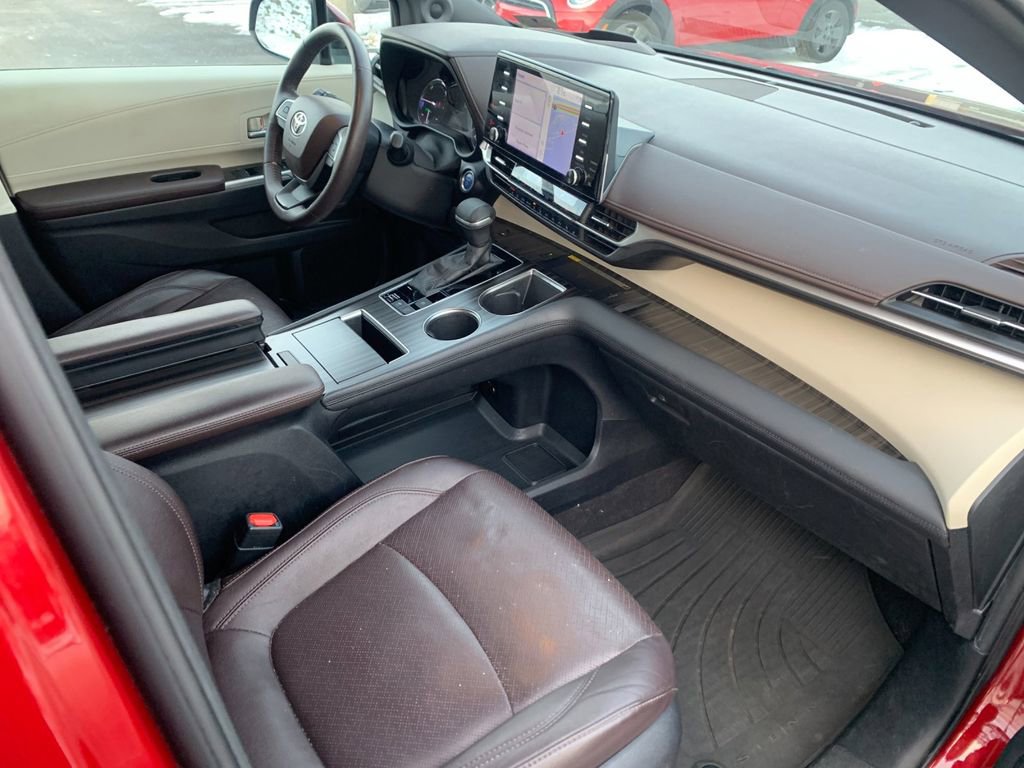 Used 2021 Toyota Sienna Platinum image 19