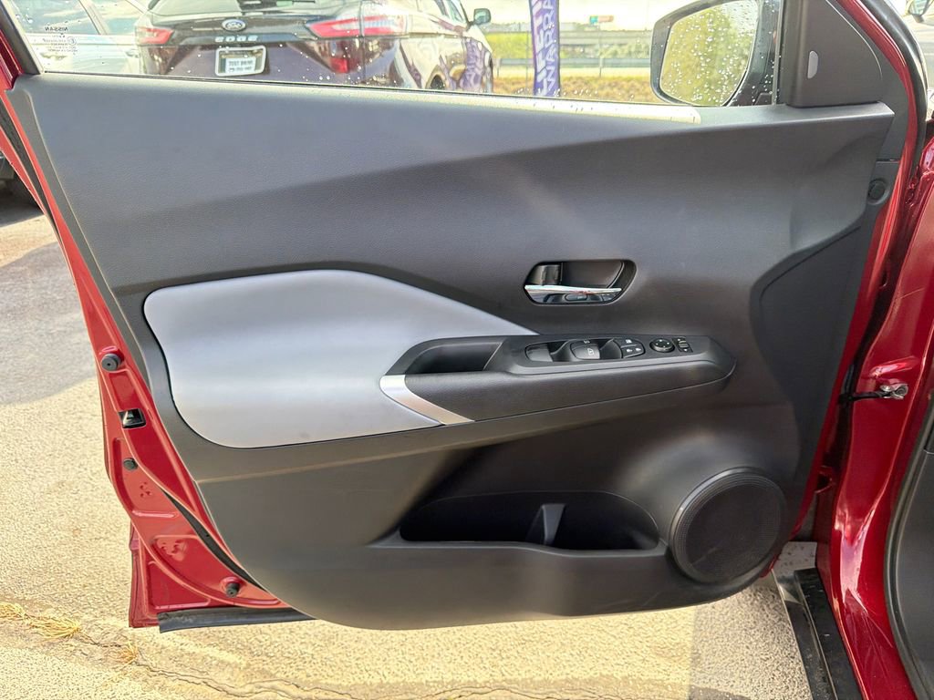 Used 2023 Nissan Kicks SR w/ SR Premium Package image 10