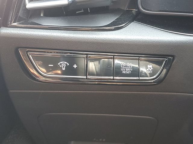 Certified 2024 Kia Niro EX FWD image 18
