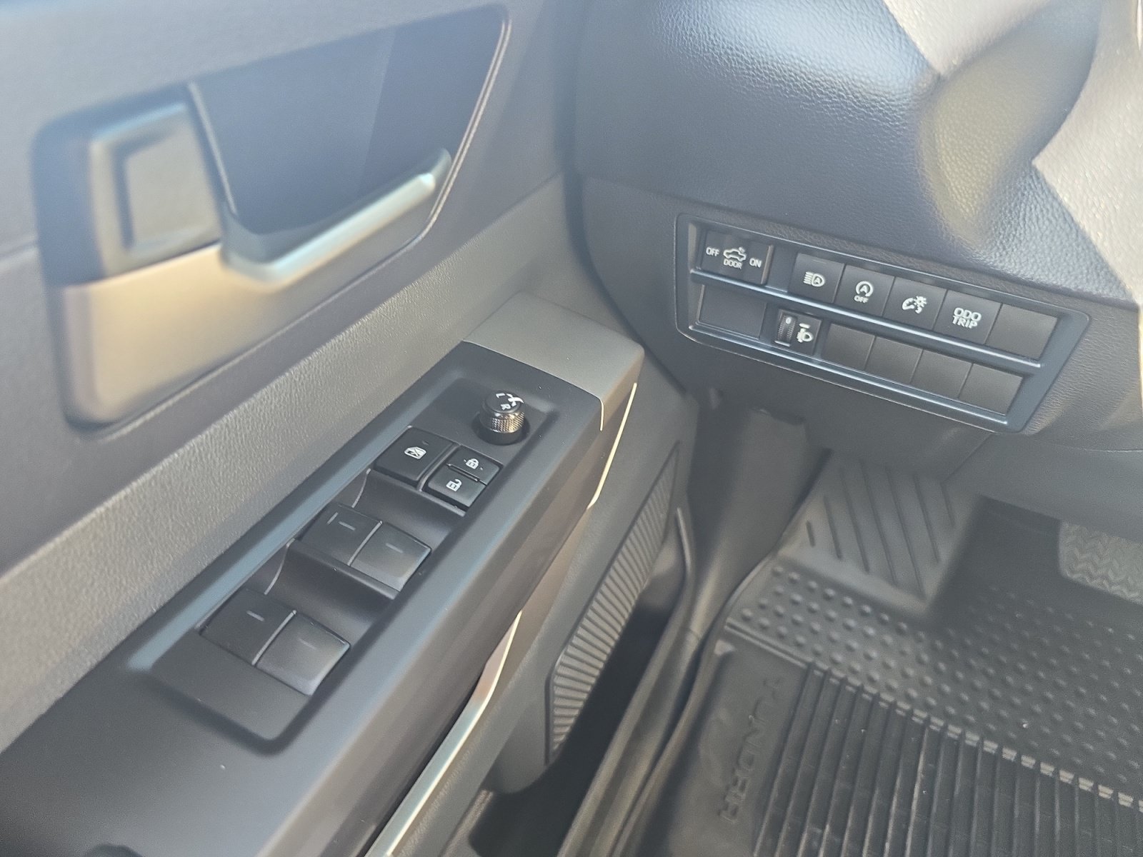 Used 2025 Toyota Tundra SR5 AWD/4WD image 17