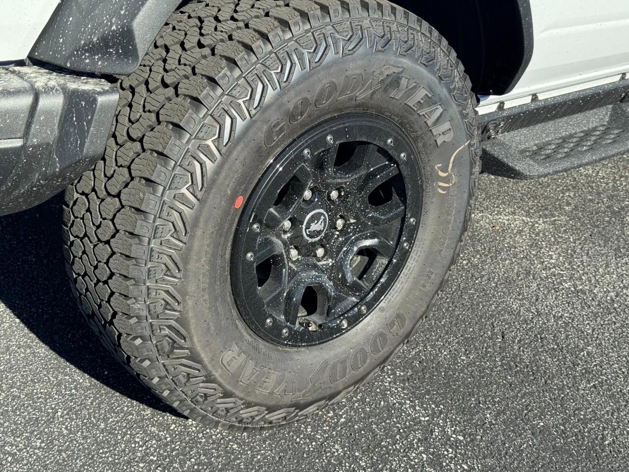 New 2025 Ford Bronco Badlands image 4