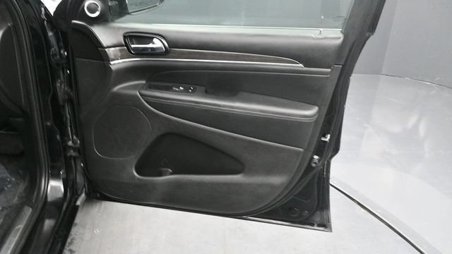 Used 2019 Jeep Grand Cherokee Overland AWD/4WD image 14