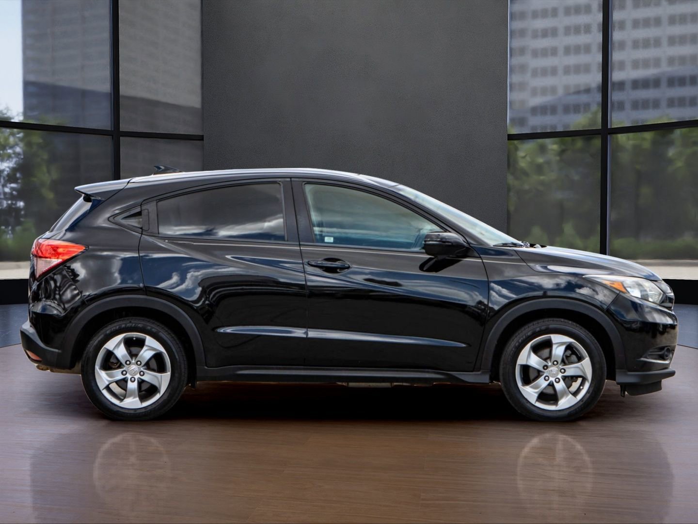 Used 2017 Honda HR-V EX-L image 4