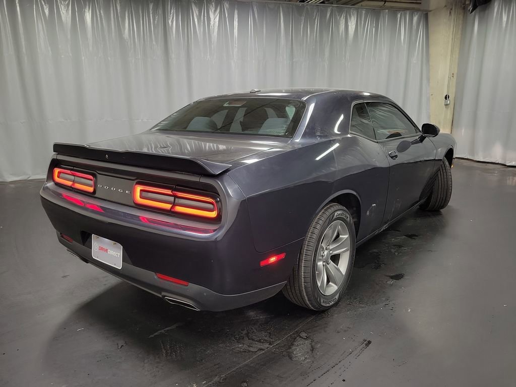 Used 2019 Dodge Challenger SXT image 9