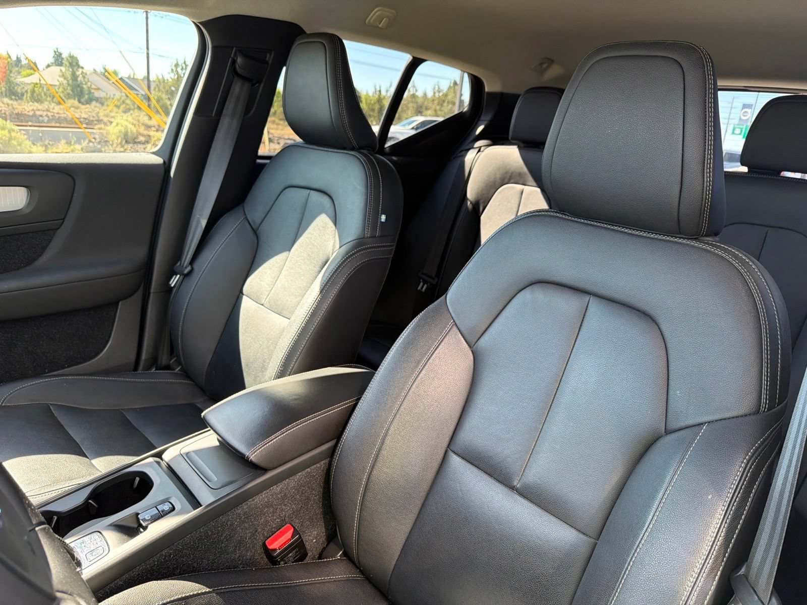Used 2020 Volvo XC40 T5 Momentum w/ Protection Package Premier AWD/4WD image 19