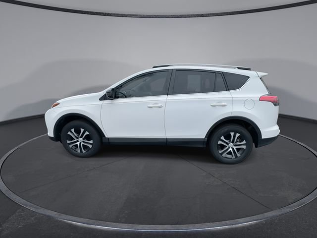 Used 2018 Toyota RAV4 LE image 9