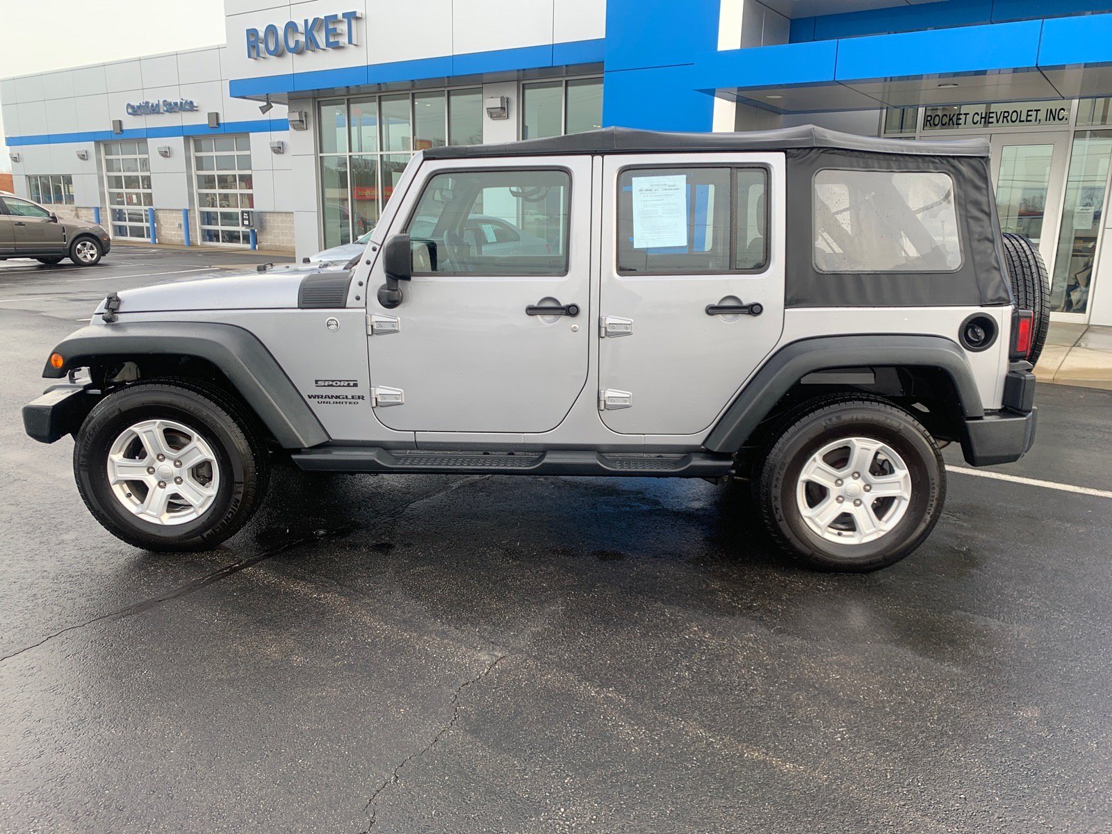 Used 2015 Jeep Wrangler Unlimited Sport AWD/4WD image 2