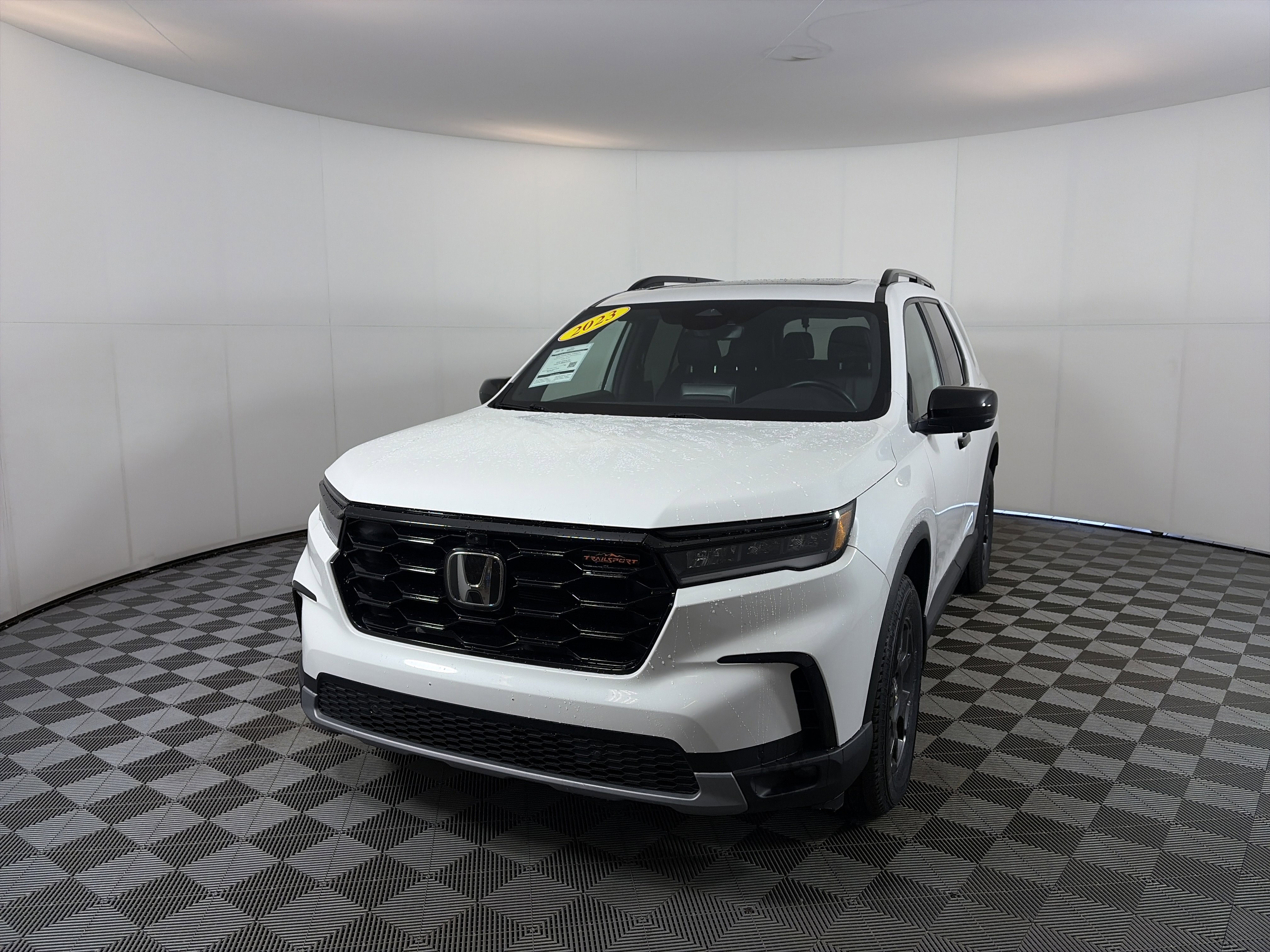 Used 2023 Honda Pilot TrailSport image 2