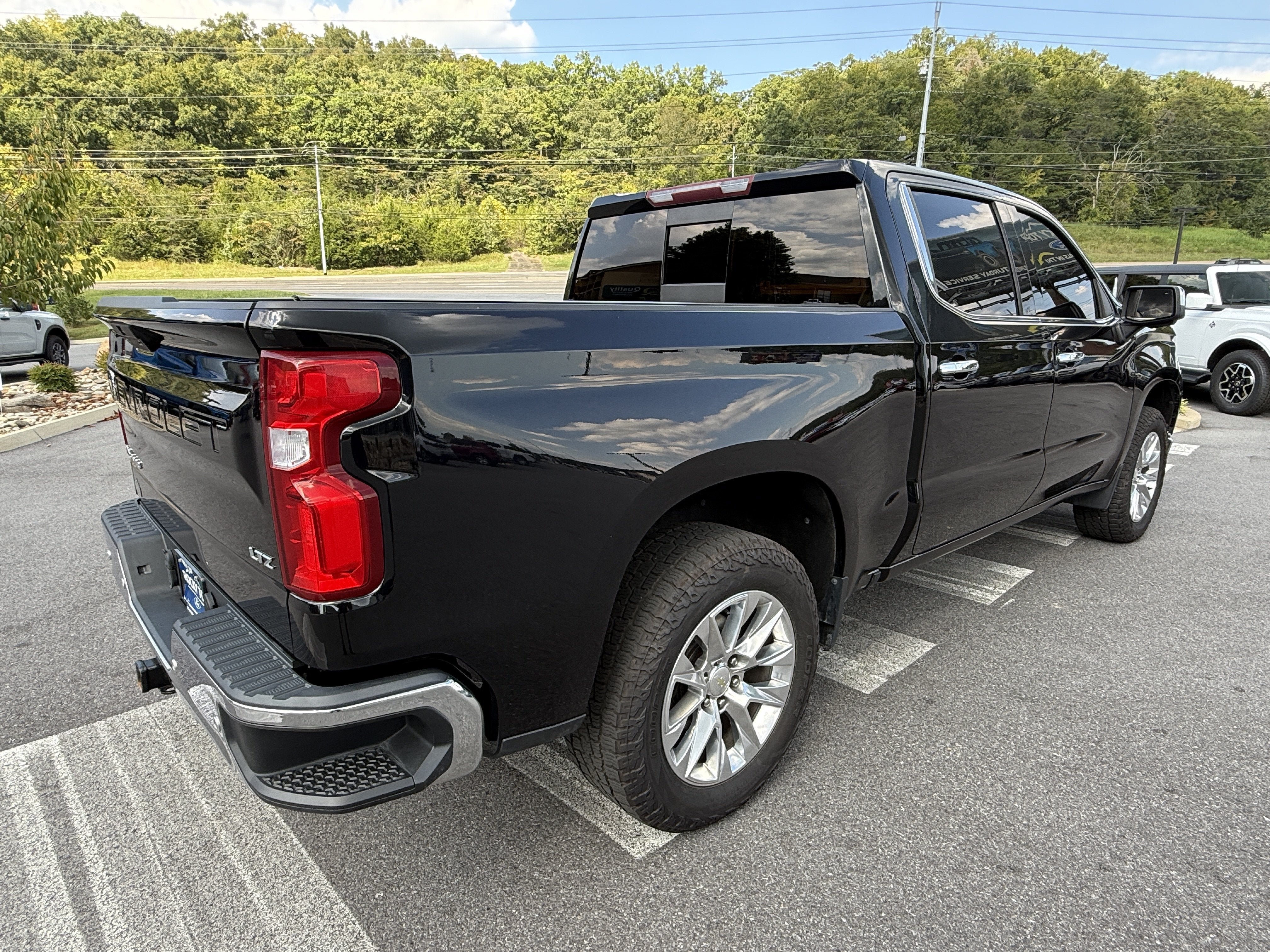 Used 2021 Chevrolet Silverado 1500 LTZ AWD/4WD image 6