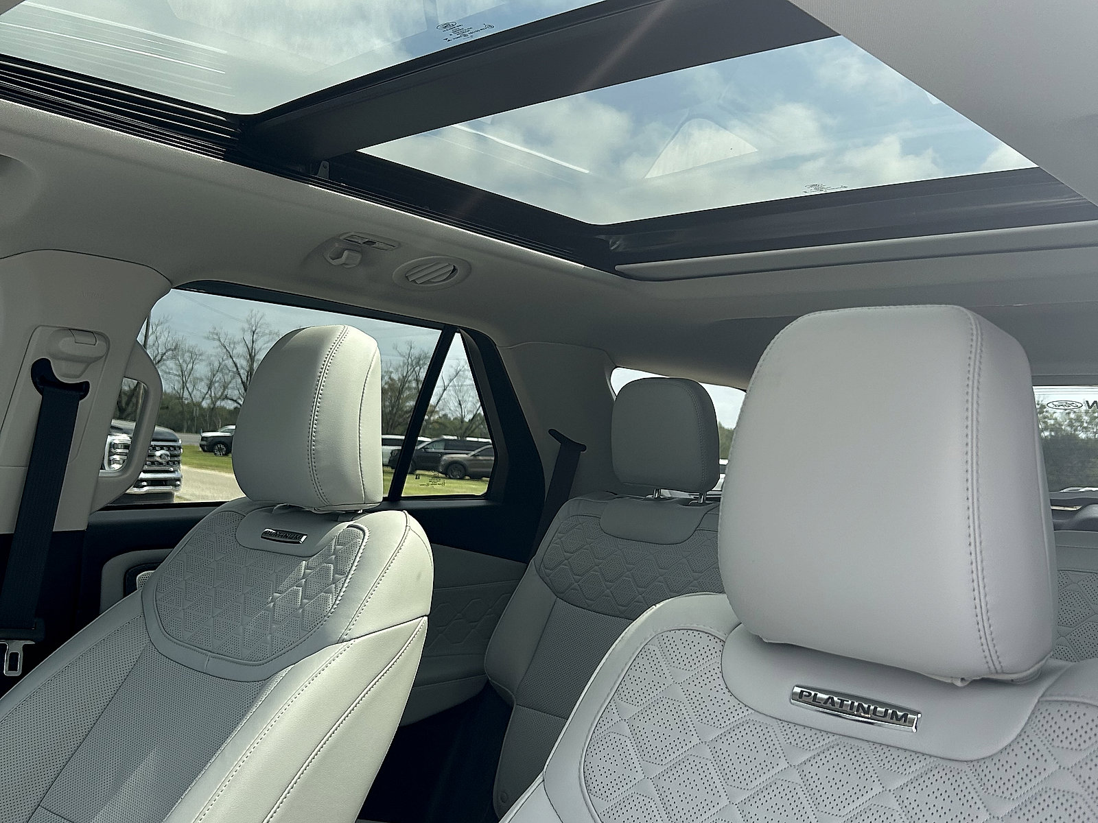 Used 2025 Ford Explorer Platinum w/ Ultimate Package image 7