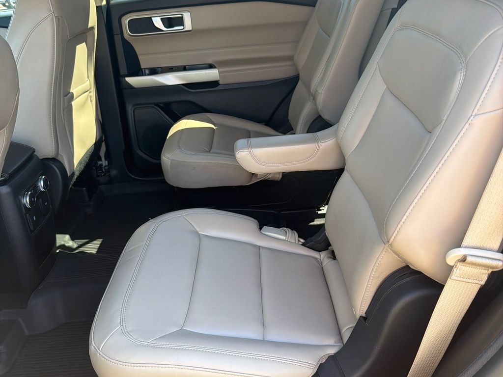 Used 2021 Ford Explorer XLT w/ Equipment Group 202A RWD image 13