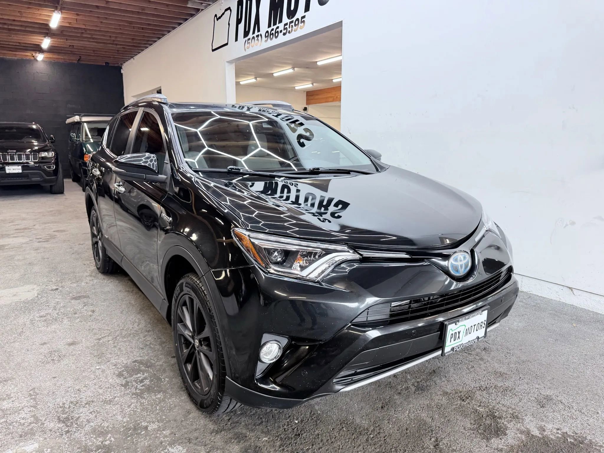 Used 2017 Toyota RAV4 Limited AWD/4WD image 2