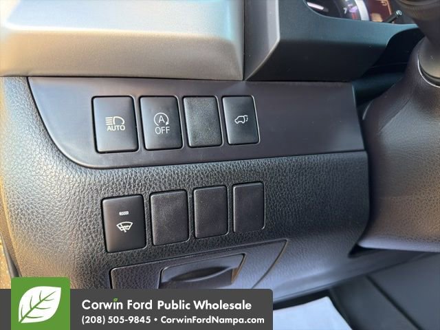 Used 2018 Toyota Highlander XLE w/ Carpet Mat Package (TMS) image 14