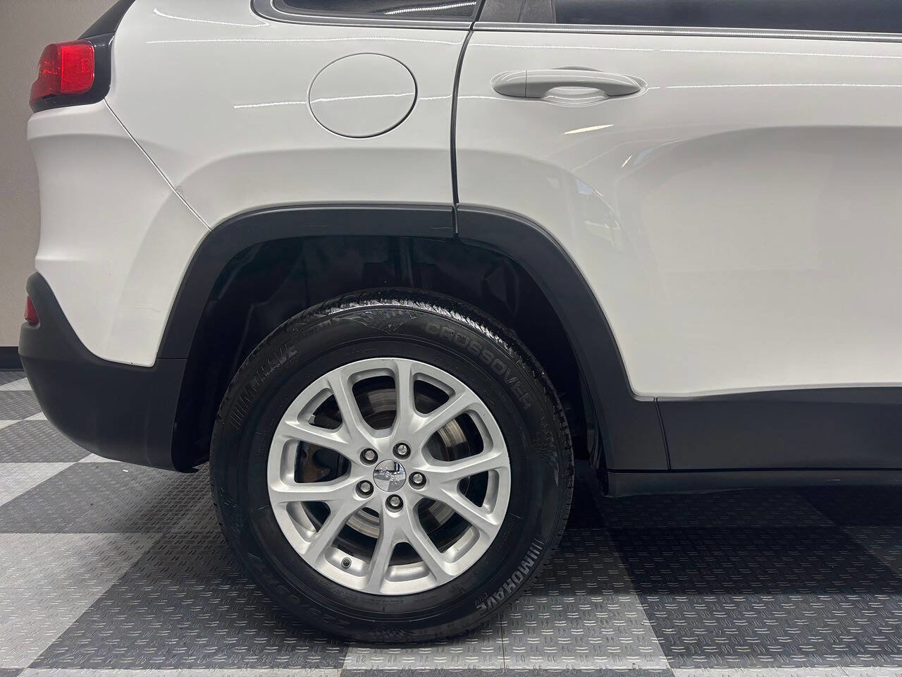Used 2014 Jeep Cherokee Latitude AWD/4WD image 7