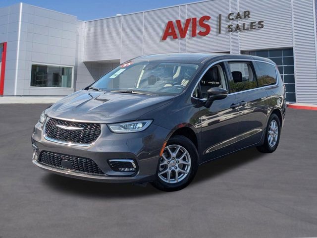 Used 2023 Chrysler Pacifica Touring-L image 1