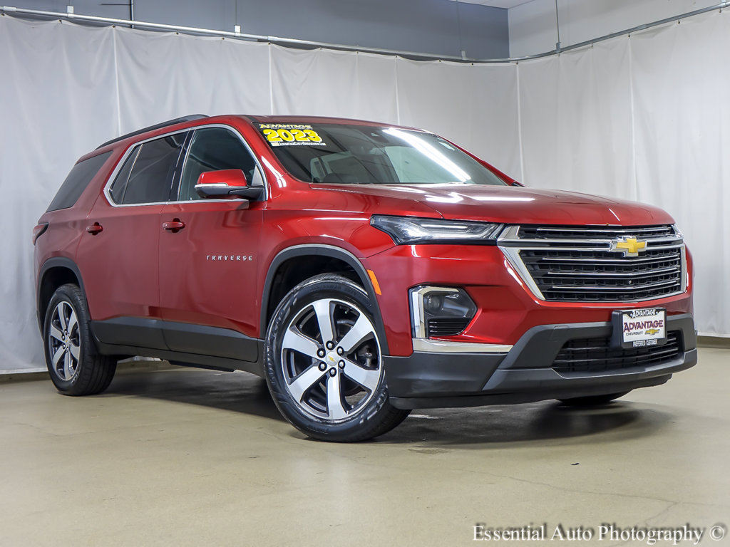 Used 2023 Chevrolet Traverse LT w/ LT Premium Package AWD/4WD image 2