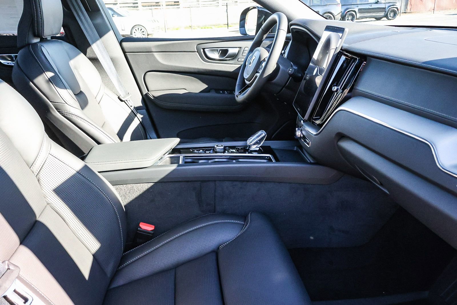 New 2026 Volvo XC60 B5 Ultra w/ Climate Package PRO image 17