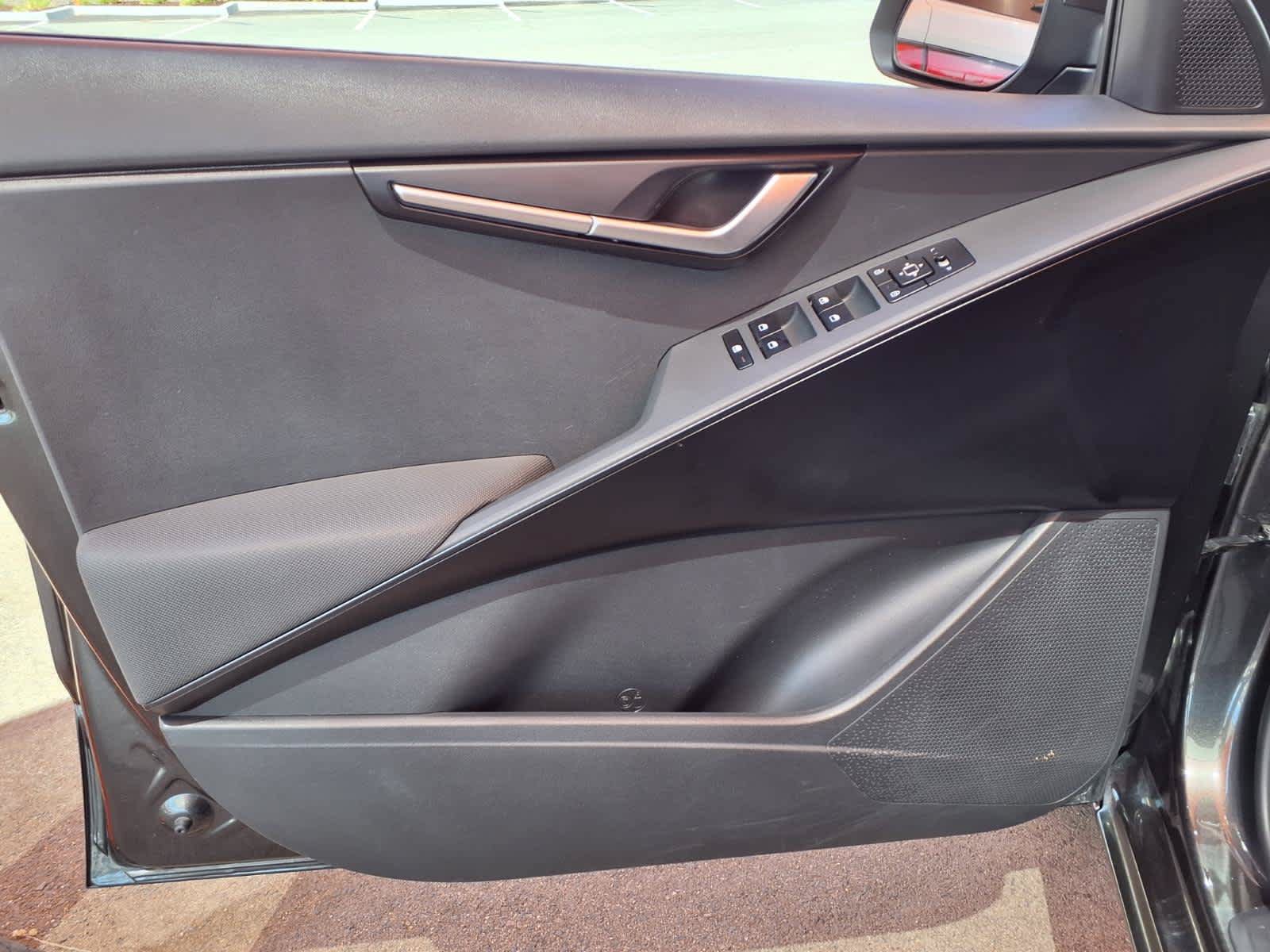 Used 2025 Kia Niro LX FWD image 14