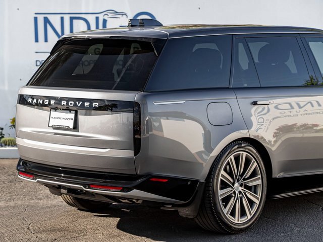 Used 2025 Land Rover Range Rover Long Wheelbase Autobiography image 7