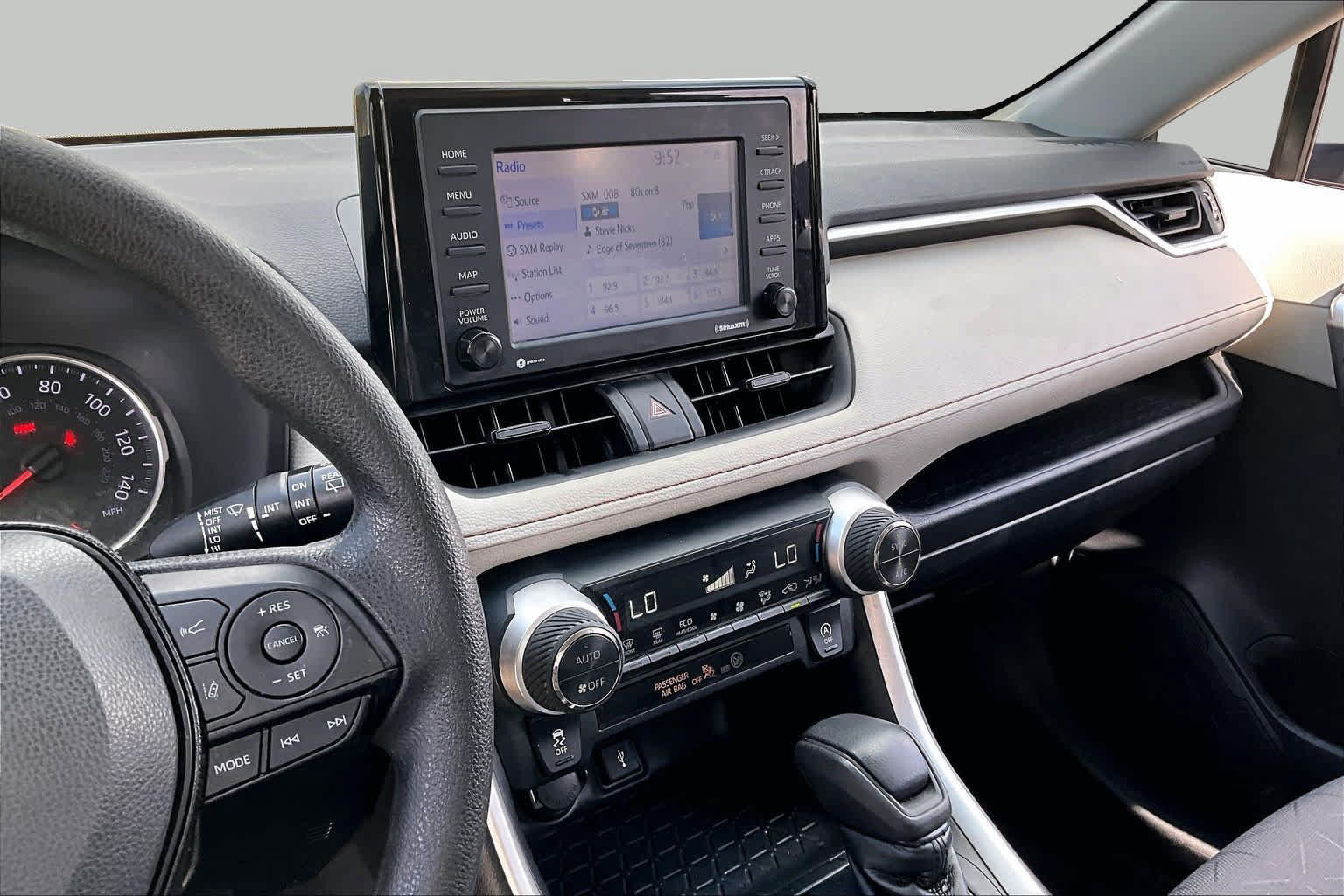 Used 2020 Toyota RAV4 XLE FWD image 6