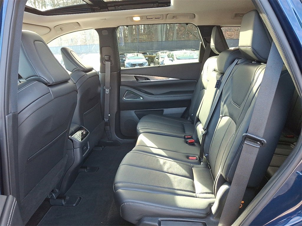 Certified 2025 INFINITI QX60 Luxe image 11