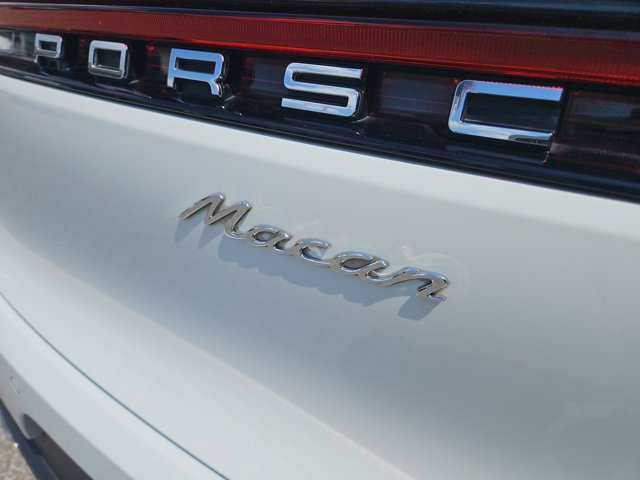 Certified 2021 Porsche Macan AWD/4WD image 15