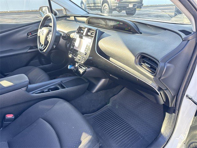 Used 2022 Toyota Prius LE image 30