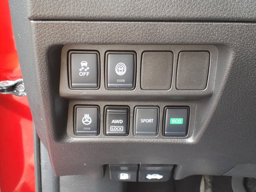 Used 2021 Nissan Rogue Sport SV AWD/4WD image 18