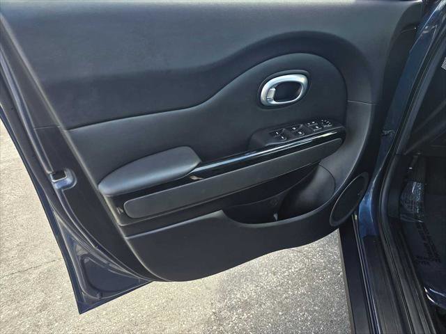 Used 2016 Kia Soul ! w/ Premium Package image 22