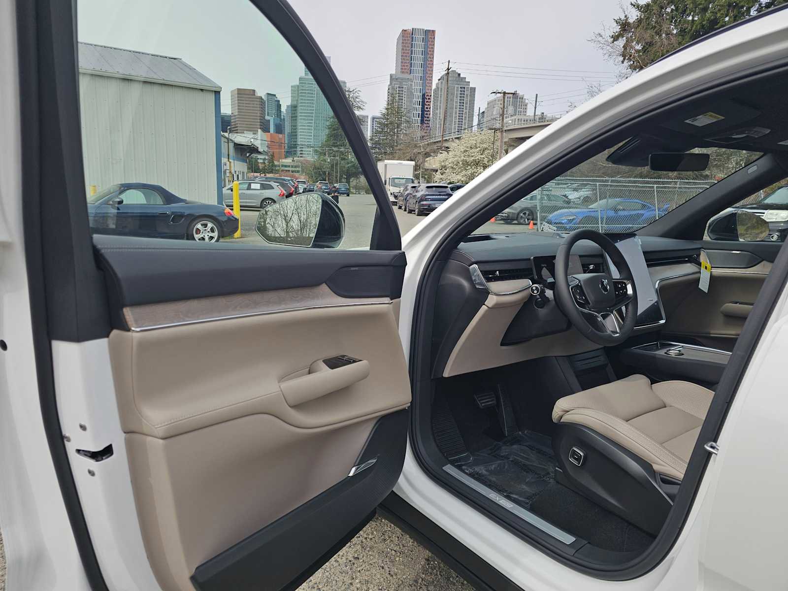 New 2026 Volvo EX90 Ultra image 21