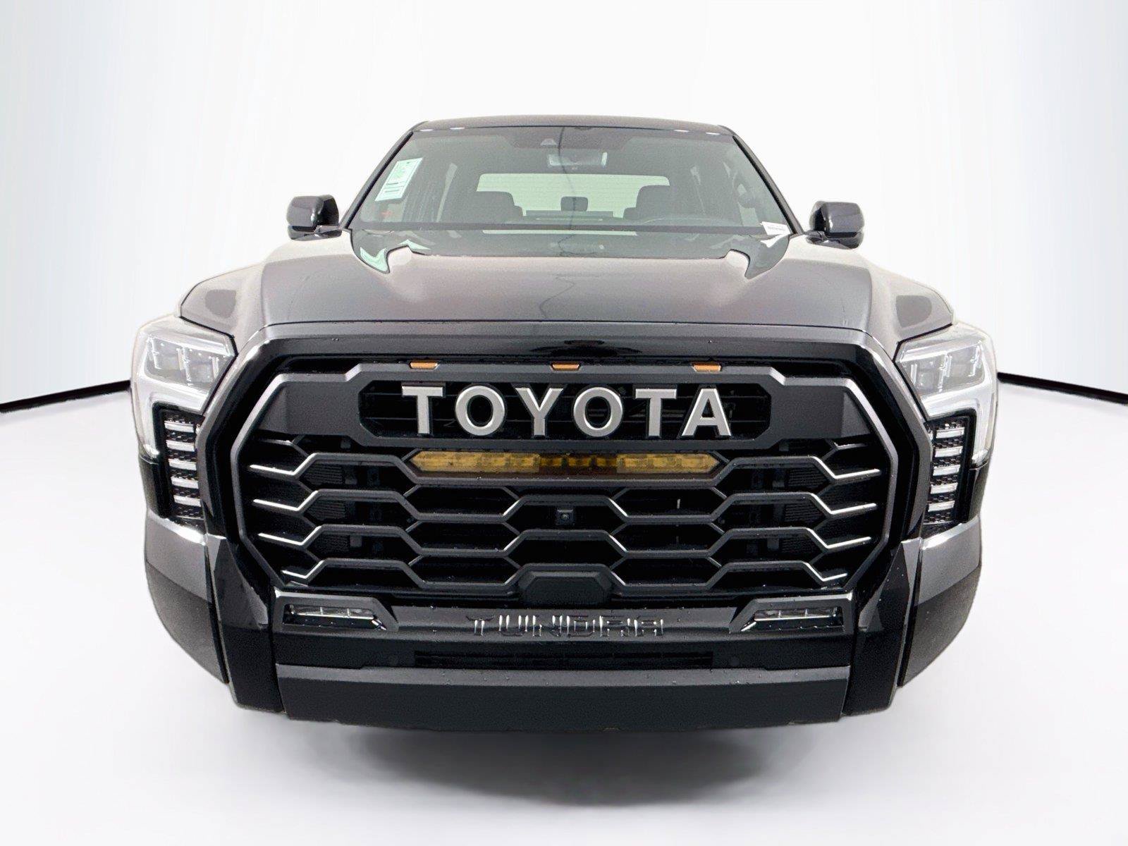 Used 2025 Toyota Tundra Limited AWD/4WD image 9