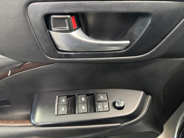 Used 2019 Toyota Highlander XLE AWD/4WD image 28