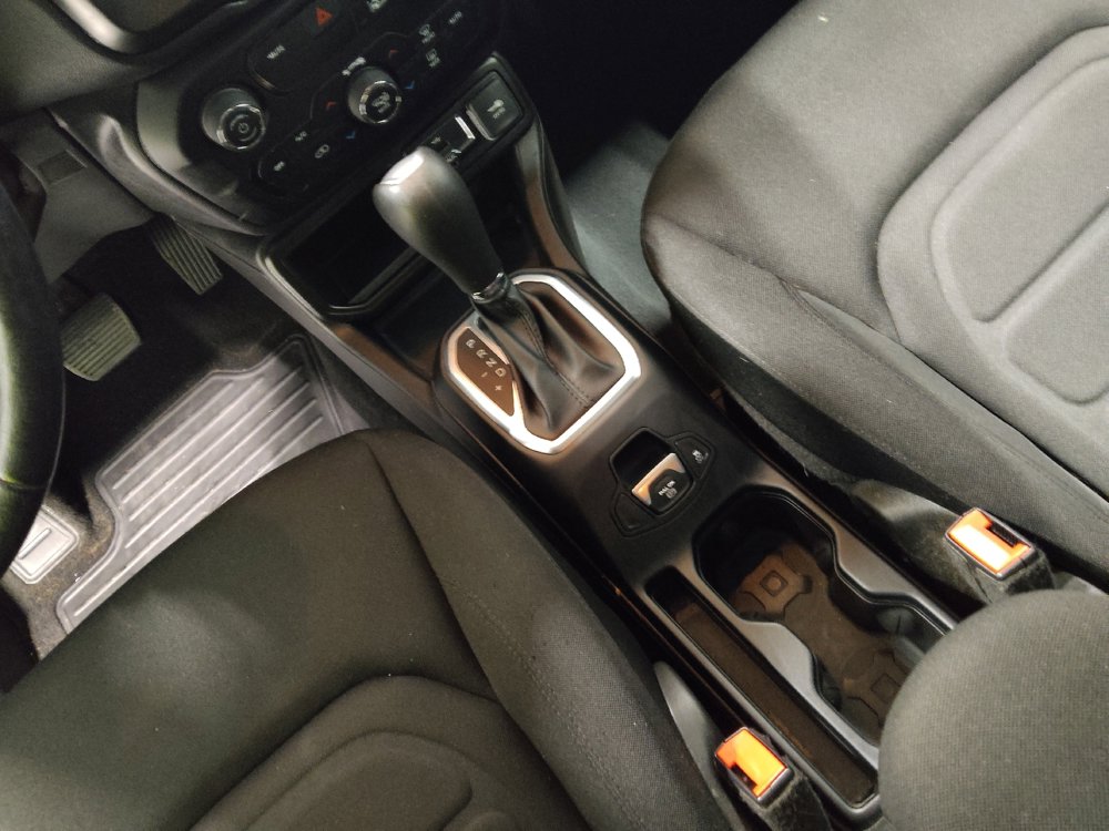 Used 2021 Jeep Renegade Latitude w/ Convenience Group image 26