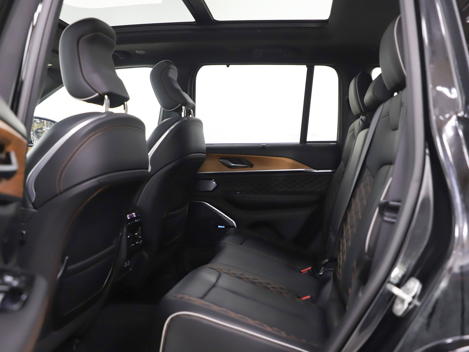 Used 2024 Jeep Grand Cherokee Summit AWD/4WD image 19