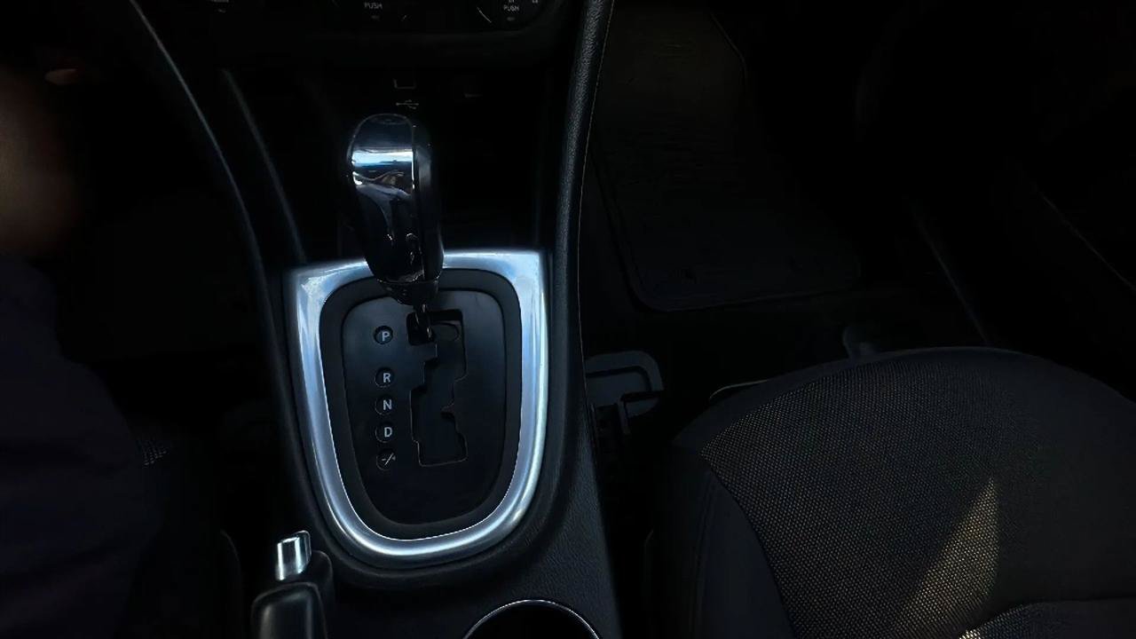 Used 2013 Dodge Avenger SXT FWD image 49